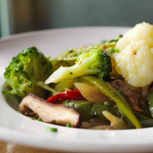 Salteado de verduras de la estación.