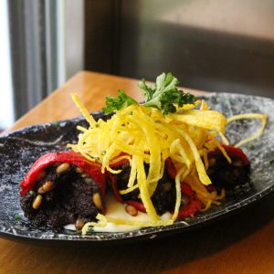 Pimientos del Piquillo de Puente la Reina rellenos de morcilla y piñones
