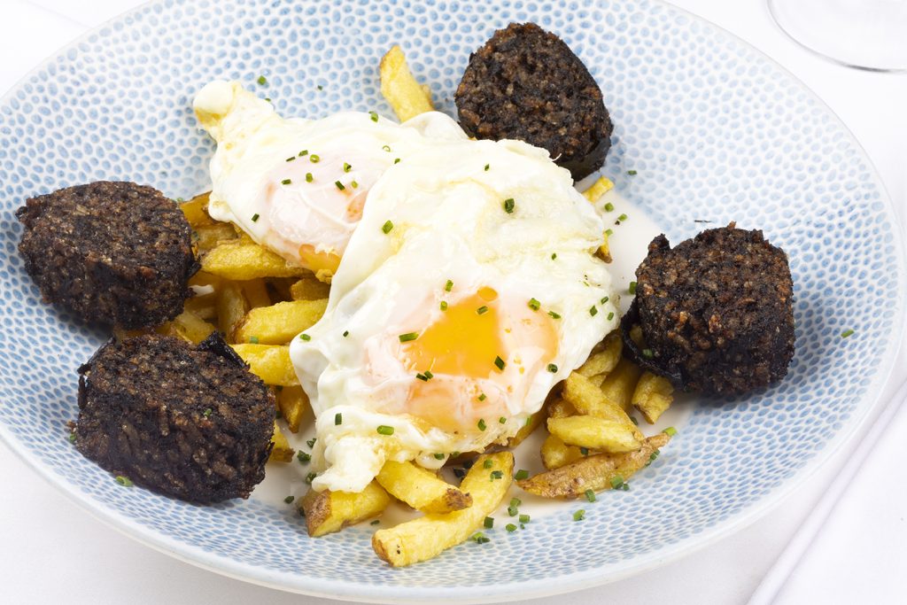huevos con morcilla